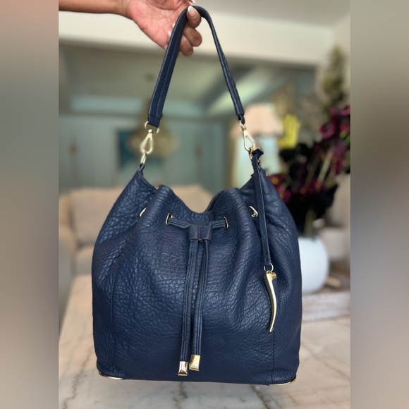 Vince Camuto Navy Leather With Gold Hardware Drawstring Bucket Bag EUC - Picture 3 of 17